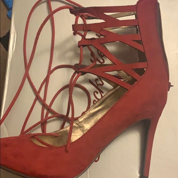 Berry heels - Picture 3 of 3